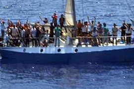 Brodolom kod Mljeta: Obalska straža spasava imigrante sa pokvarenog ...