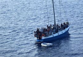 Hrvatska obalska straže prebacuje imigrante u Dubrovnik