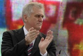 Nikolić počeo da dijeli odlikovanja