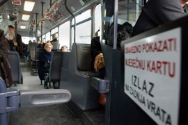 Putnici "ključaju" u autobusima