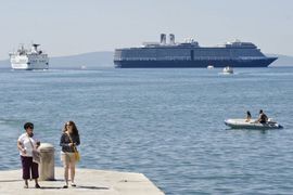 Galebovi prešli na pljačku turista