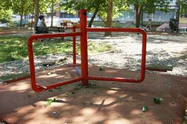 Slika (i prilika) grada: Dječje igralište puno stakla
