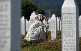 Komemorativni skup u Potočarima za sada protiče mirno