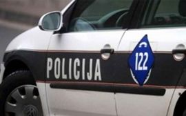 Motociklist sletio s kolovoza