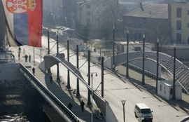 Albanci traže uklanjanje barikada u Kosovskoj Mitrovici