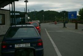 Na granici Srbije i BiH zaplijenjene boce sa supstancama koje ...