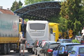 Putnici na vanrednim linijama više čekaju na granici