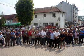 Protest malinara u Bratuncu