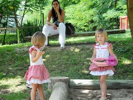 Blizanci se družili u zoološkom vrtu