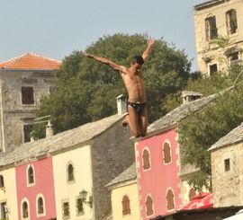 Održani 446. skokovi sa Starog mosta: Pobjednici Listo i Kazić