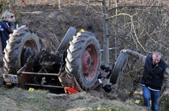Prevrnuo se traktor: Poginuo tridesettrogodišnjak