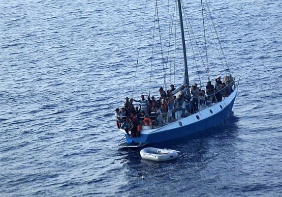 Hrvatska obalska straže prebacuje imigrante u Dubrovnik