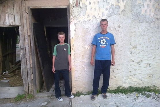 Napuštena braća žive bez ičije pomoći