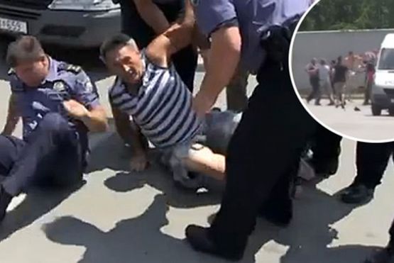 Tuča usred požara: Šestorica policajaca napali i uhapsili oca i sina
