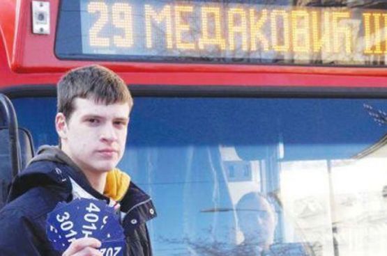 Vozač GSP-a fizički napao aktivistu pa suspendovan