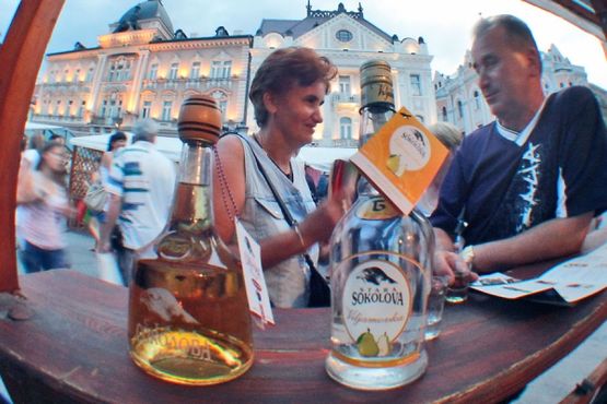 Popijeno 30.000 flaša vina