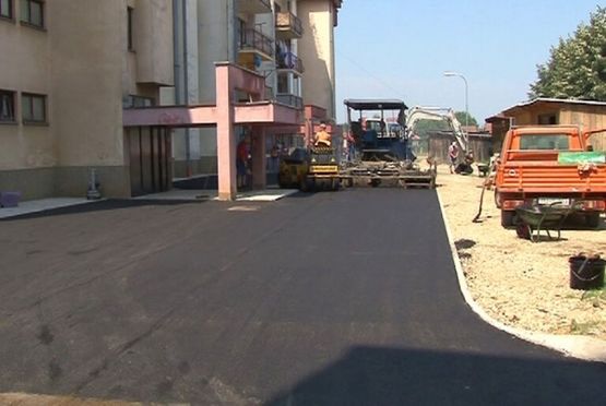 Kozarska Dubica: Asfaltiran parking u naselju Puhalo