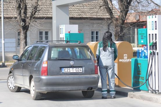 Od ponoći skuplje gorivo u RS