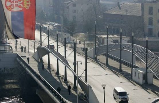 Albanci traže uklanjanje barikada u Kosovskoj Mitrovici