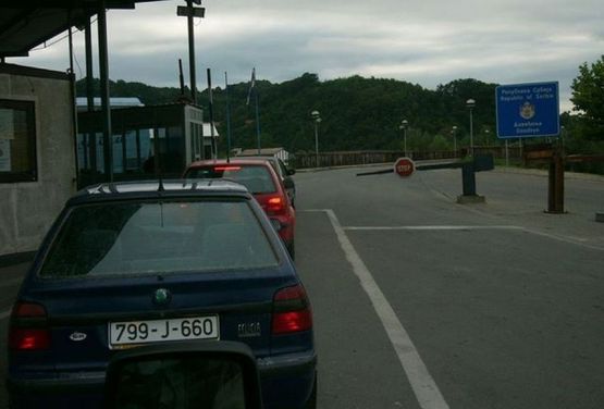 Na granici Srbije i BiH zaplijenjene boce sa supstancama koje oštećuju ozon