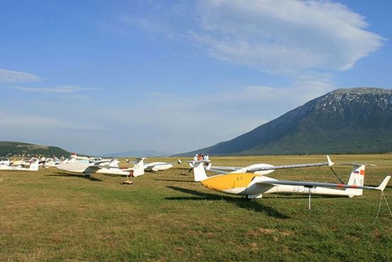 Kod Livna se sudarila 2 aviona, pilot se spasao skokom