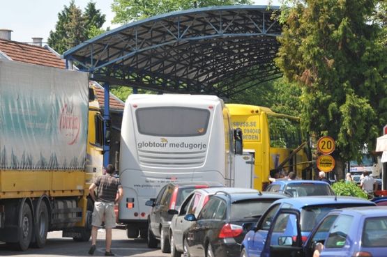Putnici na vanrednim linijama više čekaju na granici