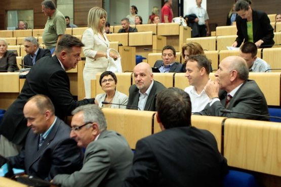 Pokrenuli Budimirovu smjenu bez potrebnih glasova