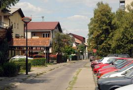 Banjaluka: Inspektora "vukao" vozilom po putu