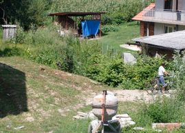 Fekalije puštaju u potok Podstranac