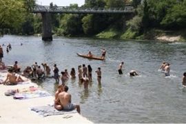 Ne daju plažu kod Zelenog mosta