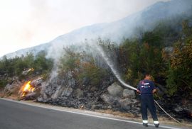 Veliki požari u Trebinju i Bratuncu, gori i u Gacku i kod jezera Bočac