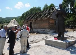 Počela centralna svečanost zbora u Stričićima