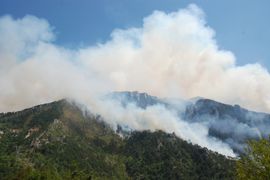 Stanje alarmantno: Trebinje u obruču, dim guši Mostarce