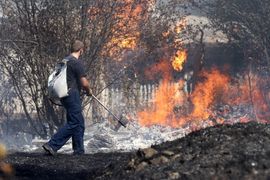 Ugašen požar kod parka Mladen Stojanović