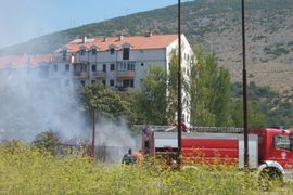 Vatra "guta" sve pred sobom