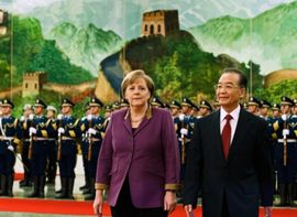 Merkel: Apsolutna politička volja za jačanje evra