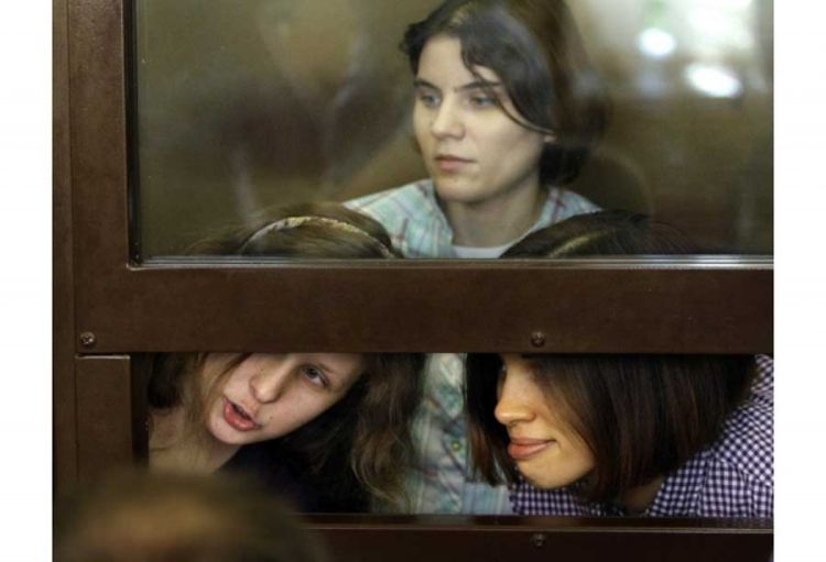 Ruskim pankerkama pozlilo u sudnici