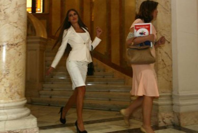 Modelsica od treme nije mogla da daje izjave u Skupštini