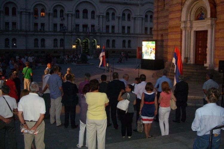 Zapaljene svijeće za stradale u Oluji