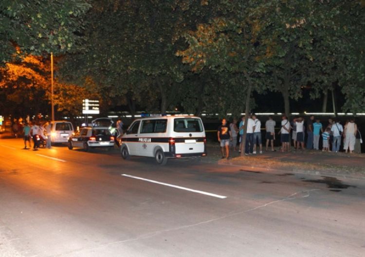 Taksista udario u pješake i sletio u rijeku