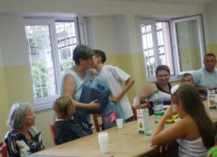Sedam učenika dobilo knjige i školski pribor