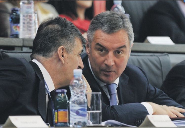  Đukanović i Marović volontiraju u DPS-u