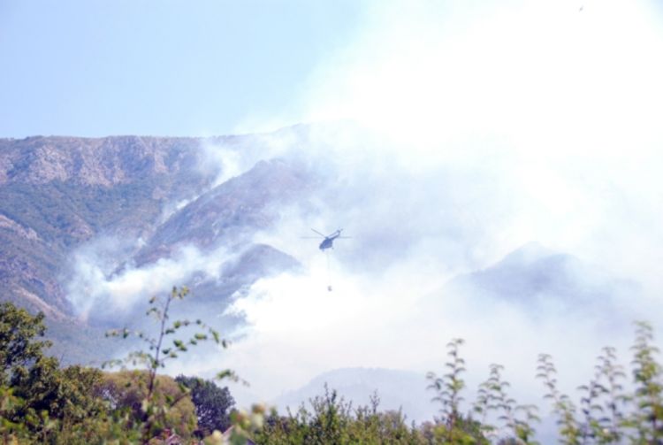 Požar gasi i helikopter Oružanih snaga BiH