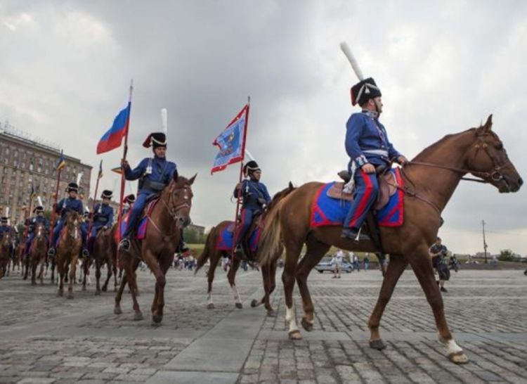 Kozaci na konjima na putu za Pariz proslavljaju pobjedu nad Napoleonom