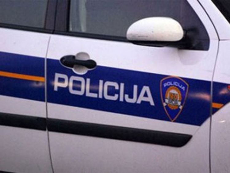 Majka i dvoje djece ispali iz voza