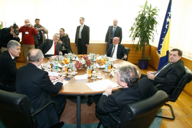 Sastanak stranačkih lidera u septembru