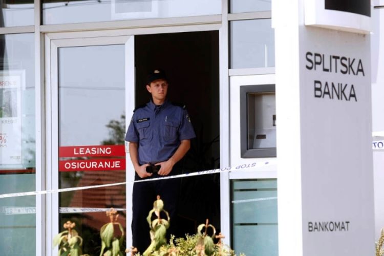 Žena ili transvestit pljačka banke?