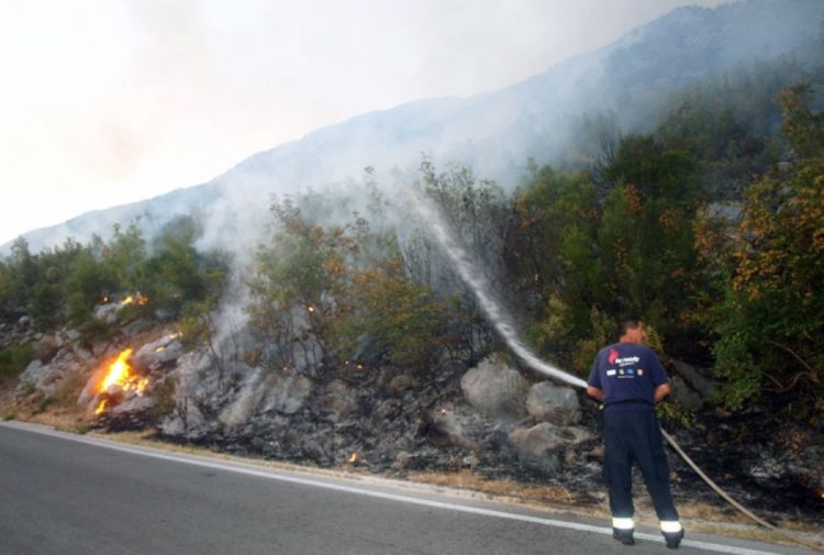 Veliki požari u Trebinju i Bratuncu, gori i u Gacku i kod jezera Bočac