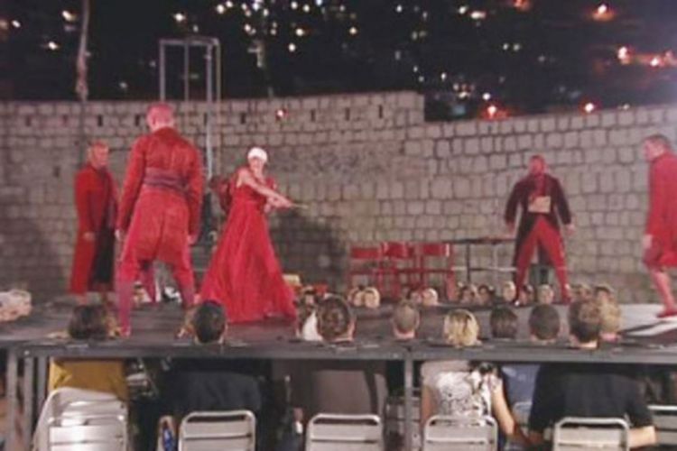 Predstava s giljotinama podijelila publiku - jedni ZA, drugi PROTIV