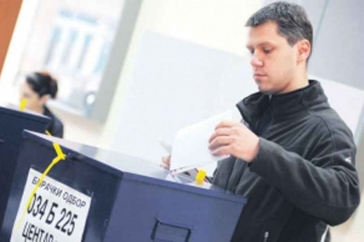 U politici fotografi, novinari i veseljaci